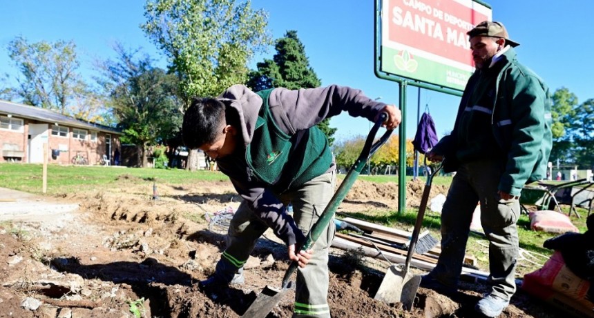 E. Echeverría: La Municipalidad realiza la puesta en valor de la pista de atletismo del Campo de Deportes Santa María 