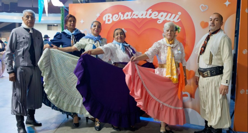 Berazategui: El Municipio festeja el 25 de Mayo con una gran peña folklorica 