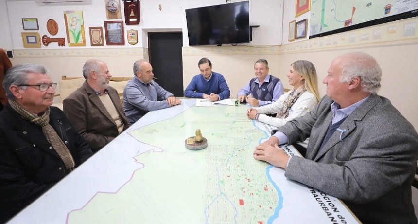 Corrientes: Valdés firmó un convenio con el intendente de Paso de la Patria para la realización de obras viales