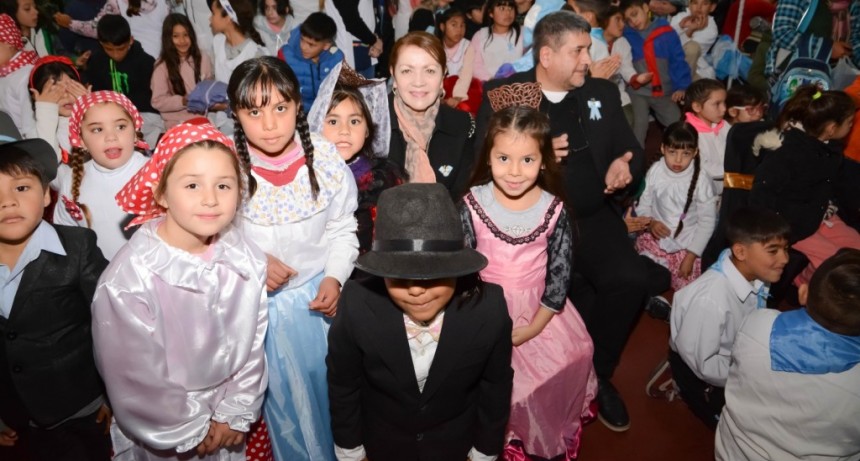 Pte. Perón: Cantero encabezó emotivo acto en la Escuela Primaria Nº 8