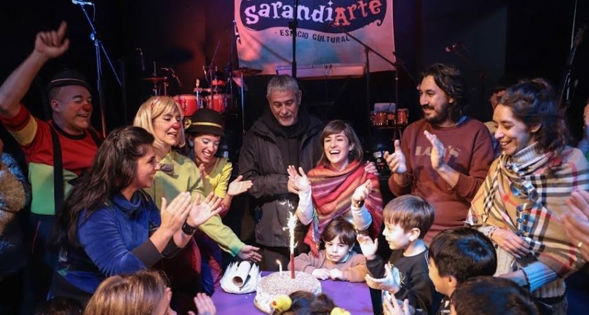 Avellaneda: Ferraresi participó del 13º aniversario de Sarandí Arte 