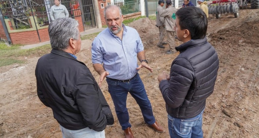 Corrientes: La Provincia asfalta 19 cuadras más de los barrios Santa Teresita y Villa García