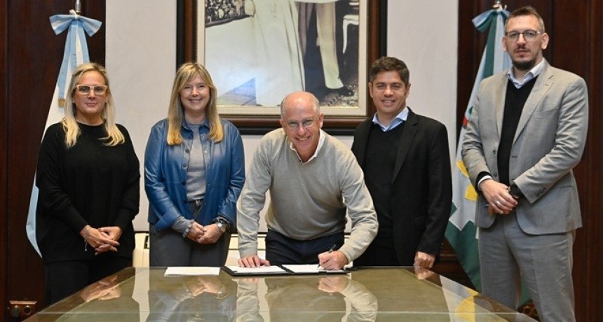 Kicillof y Cuattromo firmaron convenios con municipios para la compra de bienes de capital