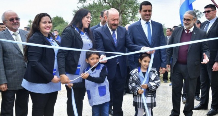 Formosa: Insfrán inauguró dos escuelas en Colonia San Juan, llegando a las 1475 obras educativas habilitadas en su gestión