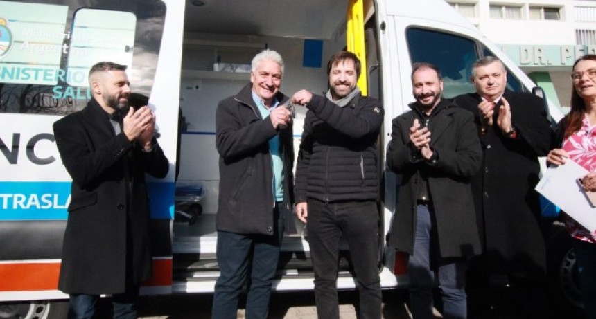 La Provincia entregó ambulancias para Salliqueló y Patagones