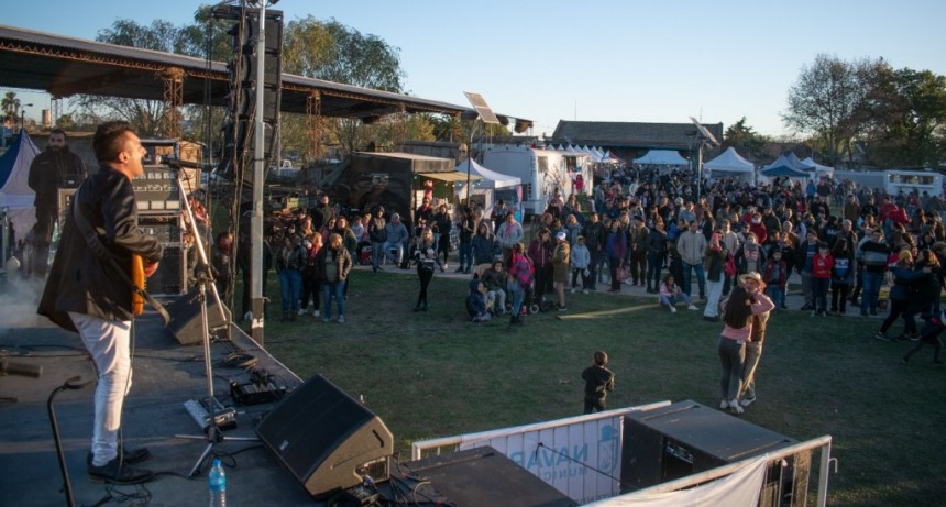 Navarro: Se realizó la Feria InspirArte & Emprender