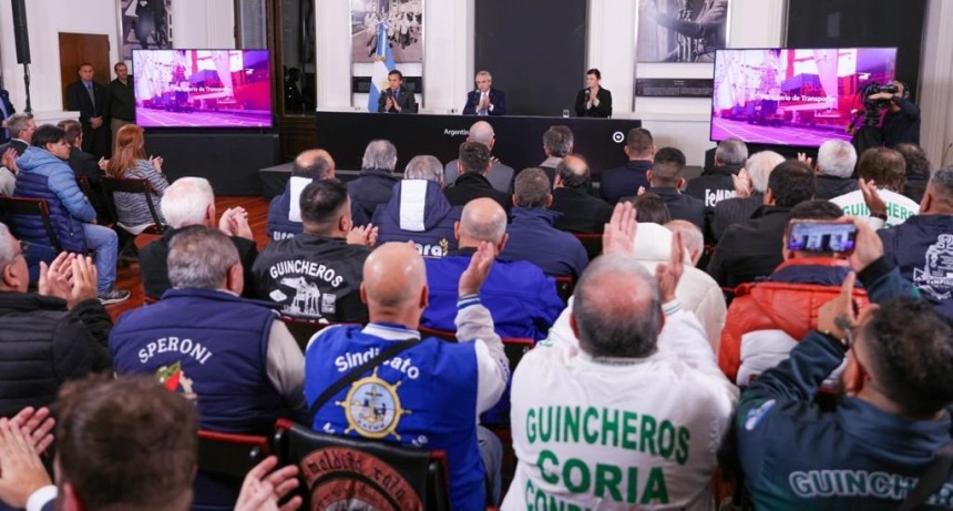 Alberto Fernández encabezó el acto de derogación del decreto 870/2018