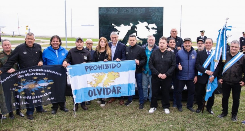 Avellaneda: Ferraresi inauguró el monumento de Malvinas “No nos rendimos” en el Parque del Río