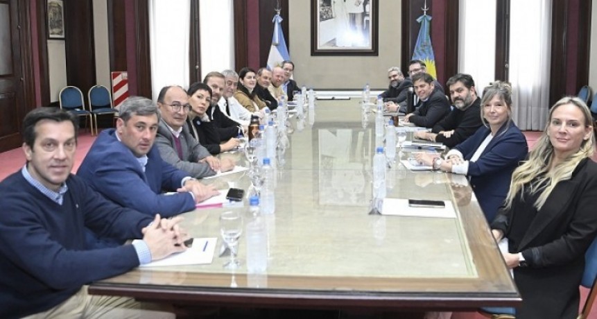 Kicillof, Cuattromo y intendentes firmaron convenios para financiar bines de capital en 10 Municipios 