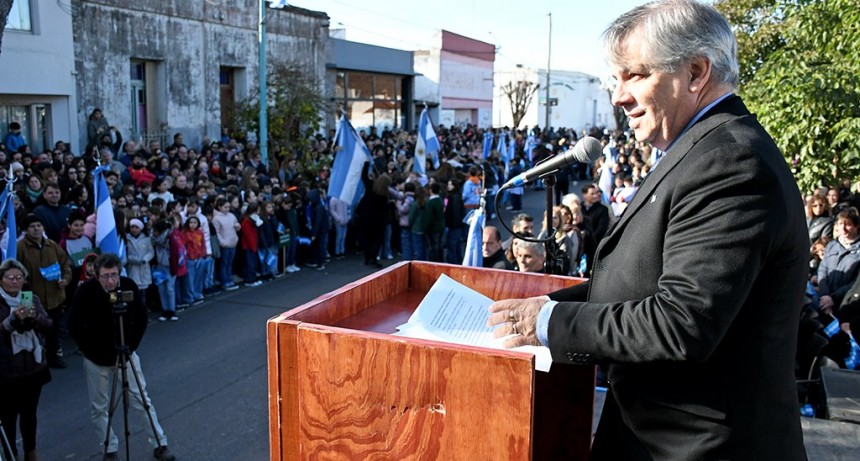 Chivilcoy: Britos encabezó el acto por el Día de la Bandera 