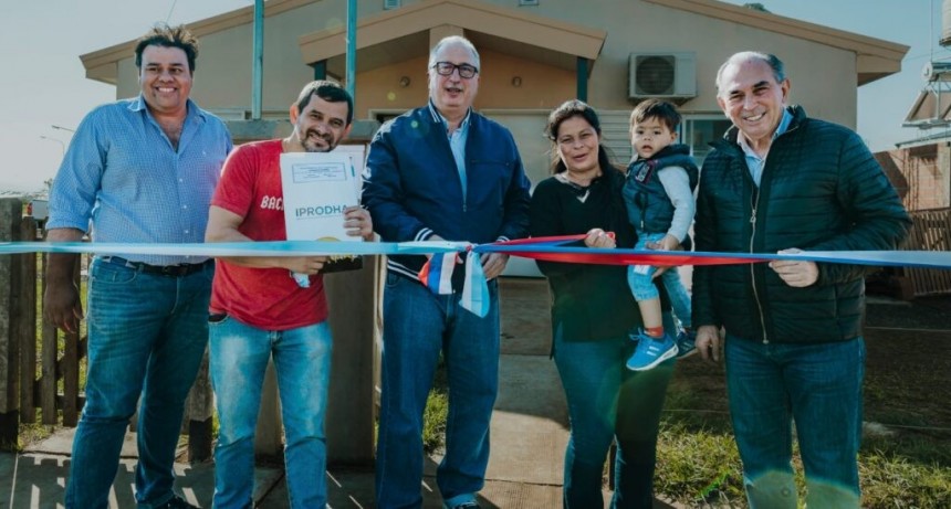 Misiones: Passalacqua visitó a una familia beneficiada por el programa “Casa Propia” en Itaembé Guazú