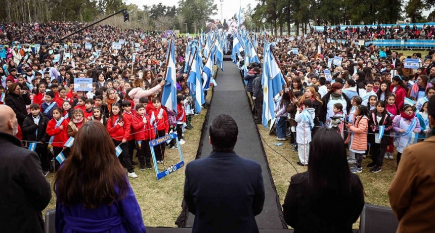 Malvinas Argentinas: Los alumnos de las escuelas primarias del distrito, realizaron la Promesa a la Bandera