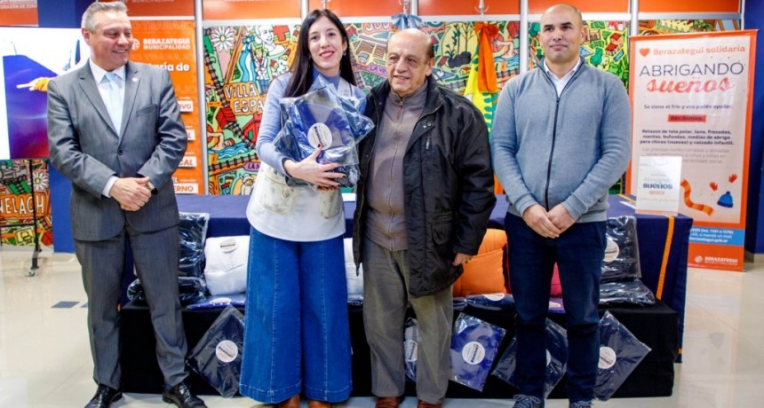 Berazategui: El Municipio entregó más de mil prendas de abrigo a niños del distrito