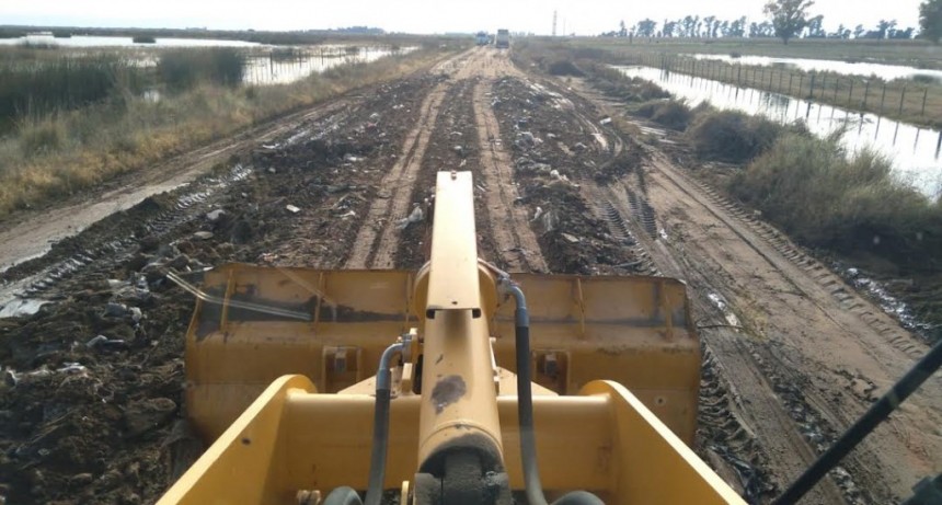 Gral. Villegas: Continúan los trabajos de mejora en caminos rurales del distrito