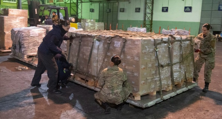 El Gobierno Nacional envió dos aviones Hércules con alimentos y asistencia a Santa Cruz y Chubut