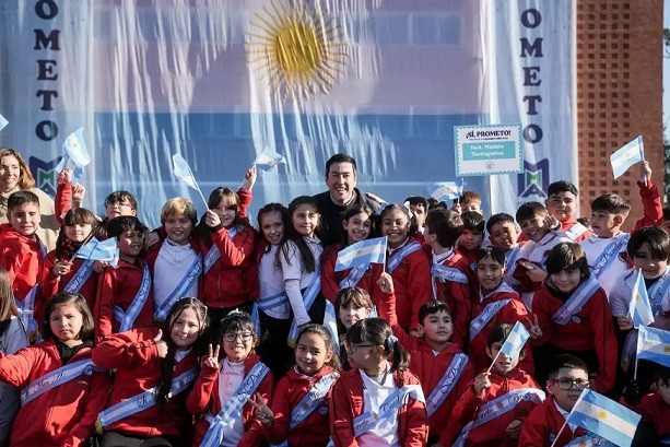 Malvinas Argentinas: Nardini acompañó a más de 4700 estudiantes en su Promesa a la Bandera