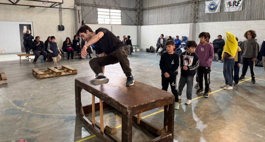Berisso: Se realizó una nueva Clínica de Parkour en el Gimnasio Municipal