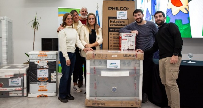 La Provincia entreg&oacute; equipamiento para comedores escolares en Ramallo