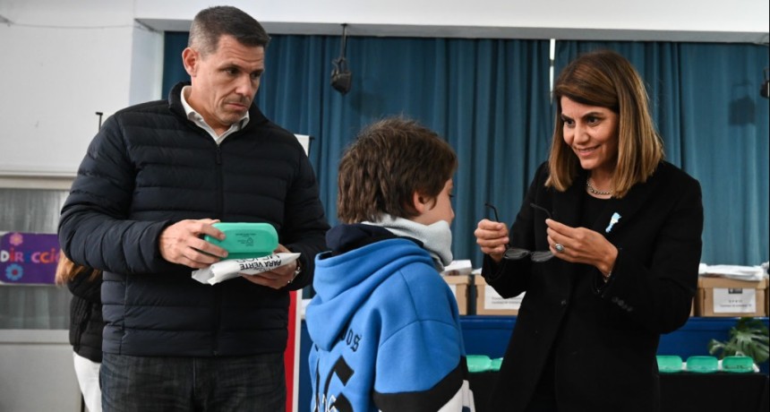 Tigre: El Municipio entreg&oacute; centenares de pares de anteojos a estudiantes del distrito