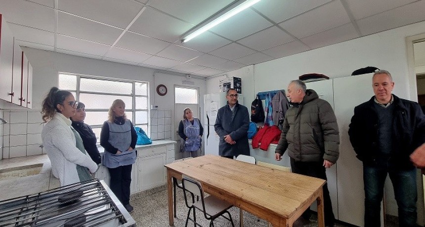 Azul: Sombra recorri&oacute; la obra de ampliaci&oacute;n y refacci&oacute;n del CFI N&deg; 1