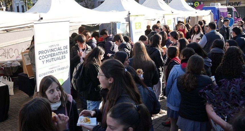 Entre R&iacute;os: El gobierno provincial despleg&oacute; en Paran&aacute; una jornada integral de servicios para la ciudadan&iacute;a