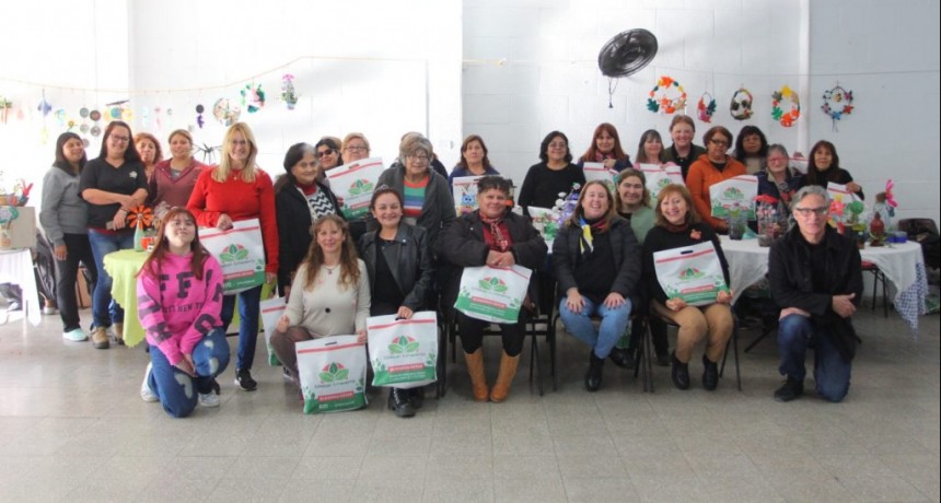 E. Echeverría: El Municipio realizó una nueva entrega de kits para estudiantes de la Escuela Municipal de Artes y Oficios 