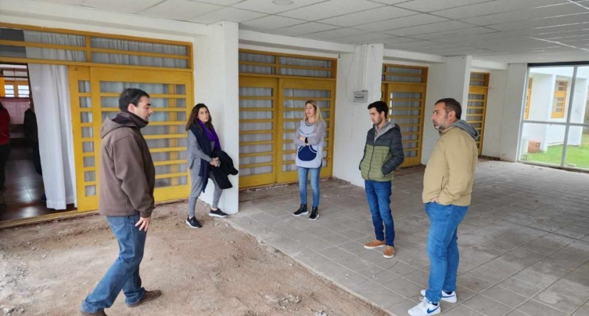 Puan: Castelli recorrió instituciones educativas del distrito