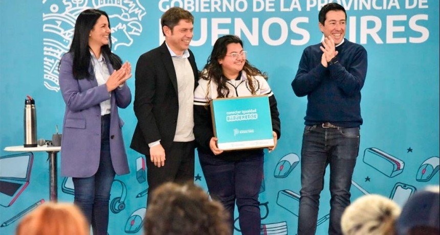 Malvinas Argentinas: Kicillof, Nardini y Correa entregaron la netbook número 100.000 del Programa “Conectar Igualdad”