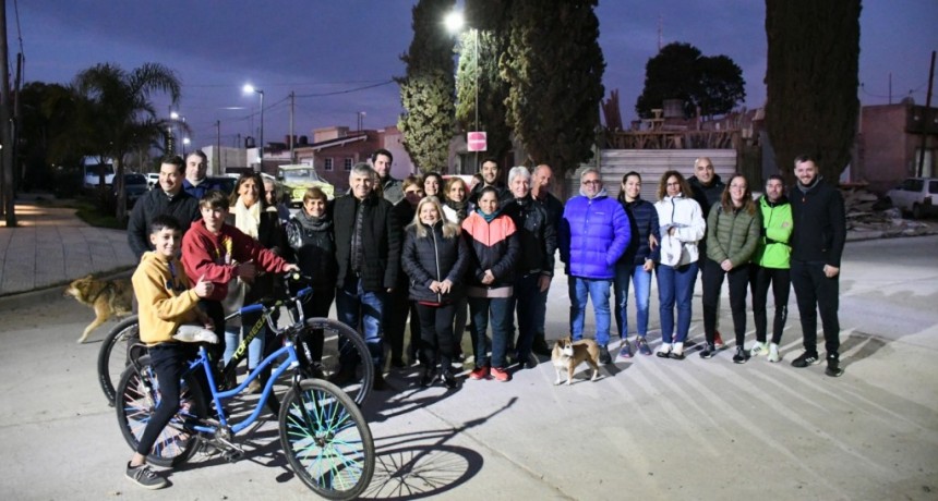 Chivilcoy: Britos participó de una recorrida por la obra de colocación de luces LED en el Barrio Antártida Argentina