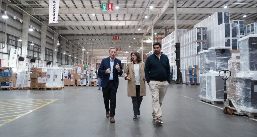 E. Echeverría: Gray visitó el Centro de Distribución de Frávega del distrito 