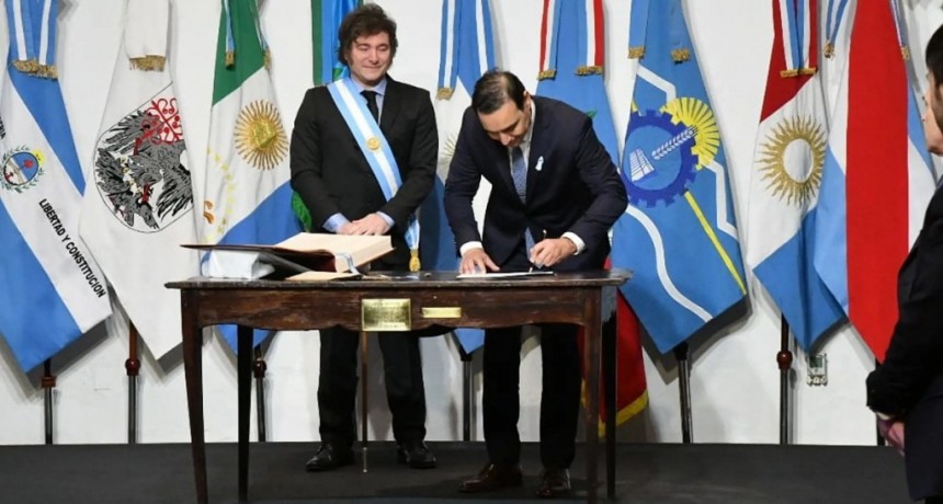 Corrientes: Valdés firmó el Pacto de Mayo en pos de “construir un país y un futuro mejor para todos los argentinos”