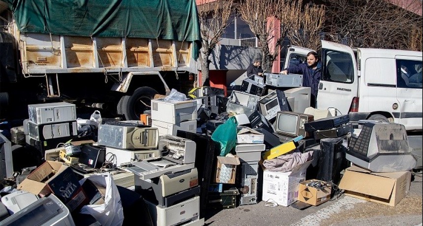 Azul: Se realizó la jornada de Recepción de Residuos Electrónicos y Eléctricos