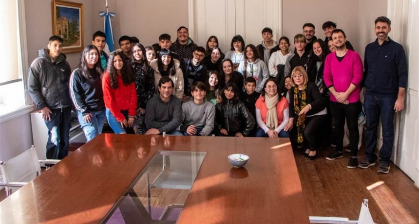 Junín: Jóvenes de Envión visitaron y recorrieron el Palacio Municipal
