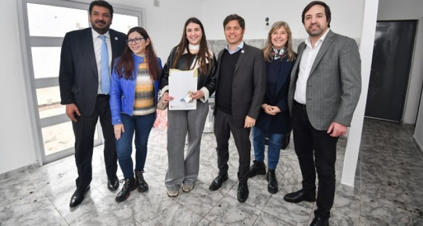 Kicillof entregó viviendas e inauguró un centro de salud en el barrio Santa Teresita