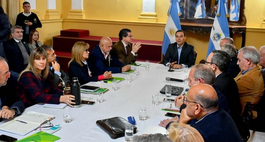 Corrientes: Valdés encabezó reunión de Gabinete ampliado en Casa de Gobierno
