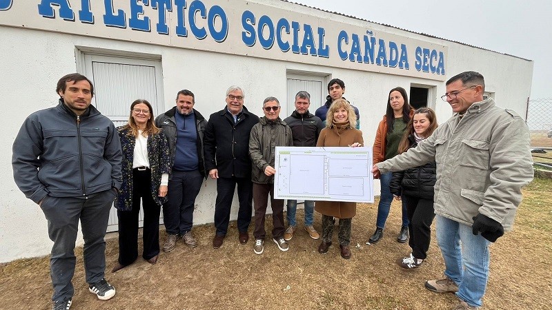 Gral. Villegas: Alegre y su equipo visitaron Cañada Seca para conocer proyecto de forestación