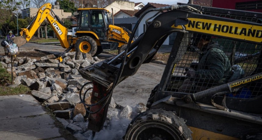 Quilmes: El Municipio intensifica el plan de bacheo en hormig&oacute;n en el distrito
