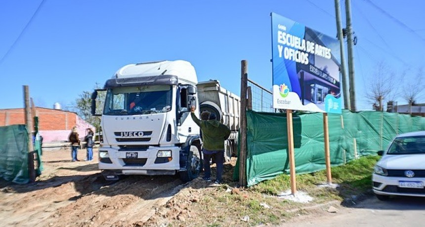  Escobar: Comenzó la construcción del nuevo Centro de Artes y Oficios del barrio Villa Angélica