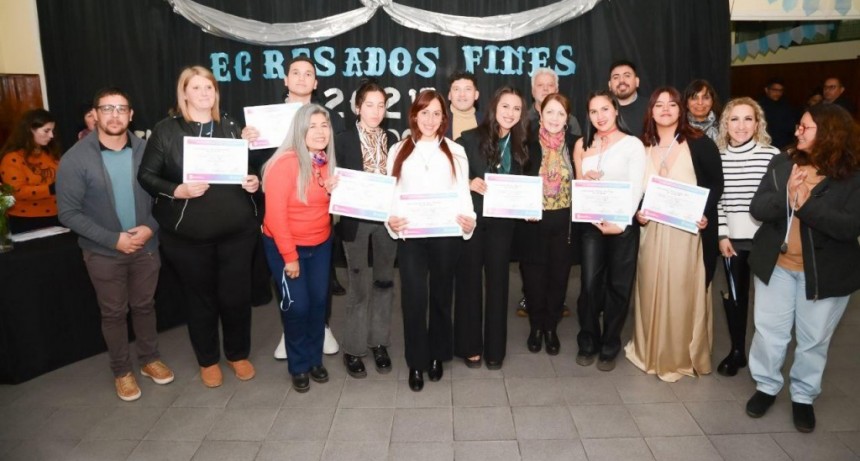 Pte. Perón: Cantero compartió la ceremonia de estudiantes egresados del programa FiNES 