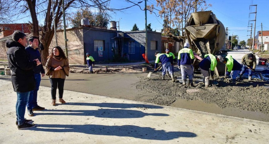 Malvinas Argentinas: Nardini visitó la obra de la calle Alfredo Palacios en Grand Bourg