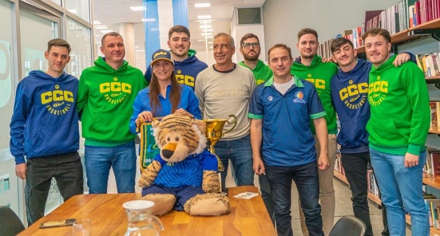 Campana: Abella felicitó al equipo campeón de básquet del Club Ciudad de Campana