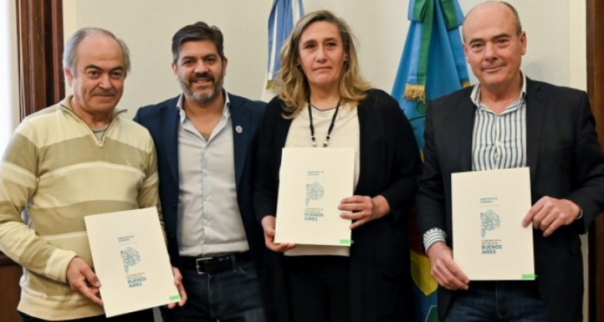 La Provincia firmó convenios con los municipios de Laprida, Maipú y Tapalqué