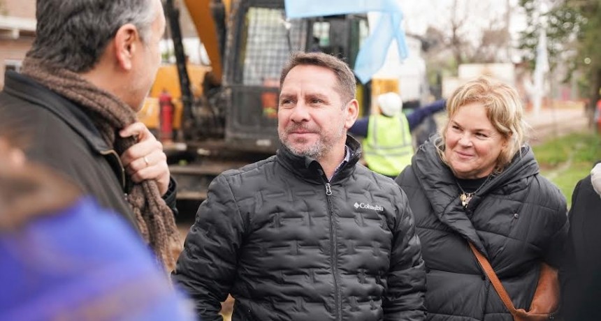 Ituzaingó: Descalzo recorrió obras de pavimentación en el distrito