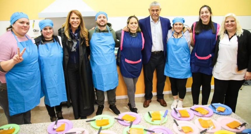 Avellaneda: Ferraresi inauguró los comedores de las escuelas primarias Nº 17 y 25