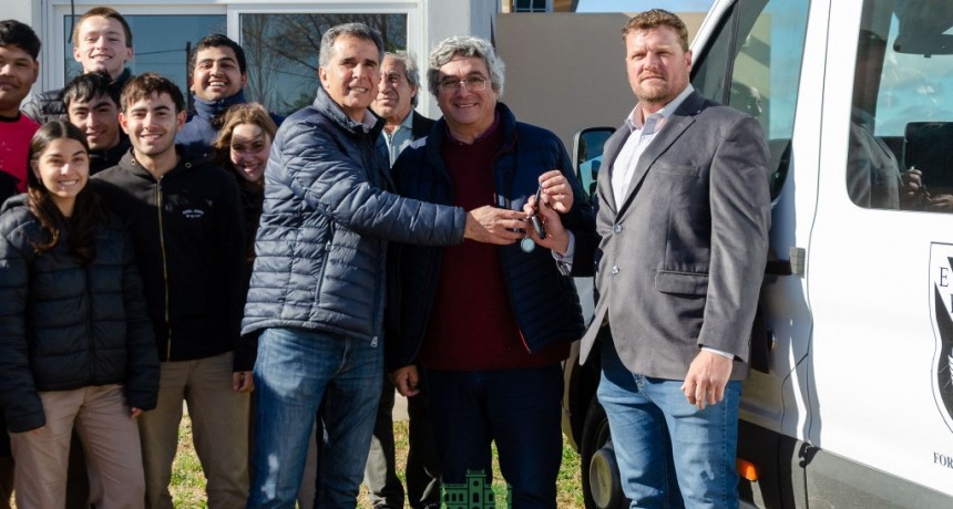 Rivadavia: La Escuela Agraria de Fortín Olavarría recibió una combi 0km 