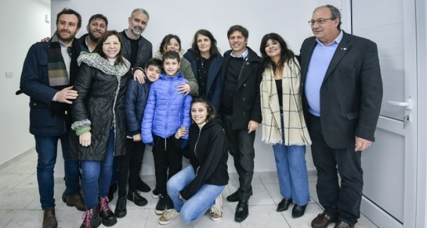 Kicillof entregó viviendas en General Alvear