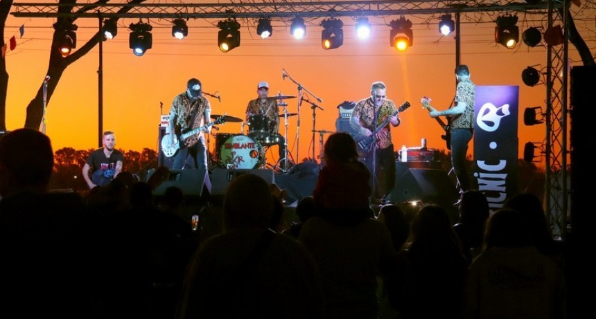 Suipacha: La primavera se anticipó con Los Olestar tocando en vivo en Las Catorce