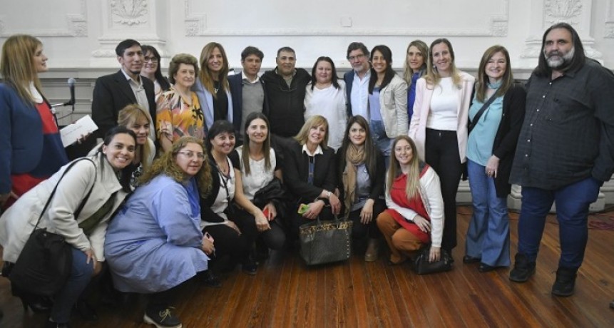 Axel Kicillof encabezó el acto por el Día del Maestro y la Maestra y reconoció la labor de los docentes 