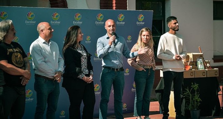 Escobar: La Municipalidad entregó 200 kits de semillas a instituciones educativas del distrito