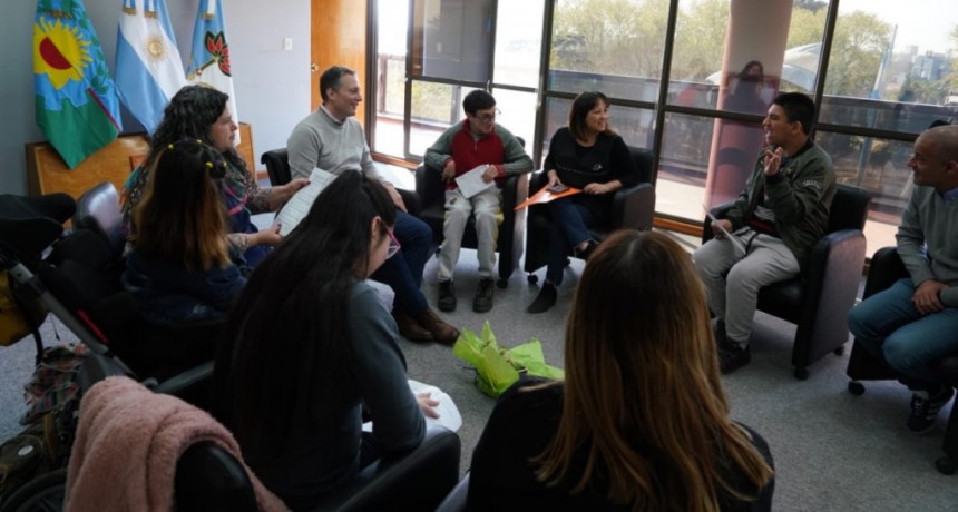 E. Echeverría: Estudiantes de la Escuela Especial N° 502 entrevistaron al intendente Fernando Gray 